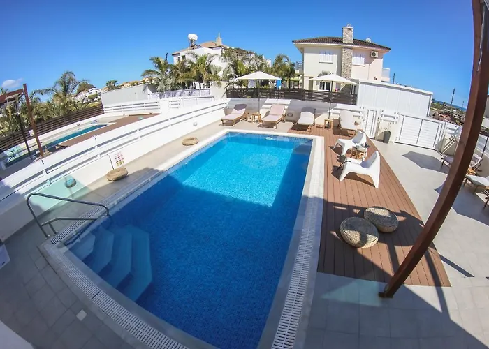 Alexandra Willa Ajia Napa